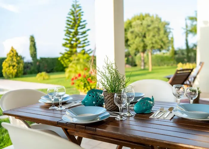 Secret With Private Pool Vilă *