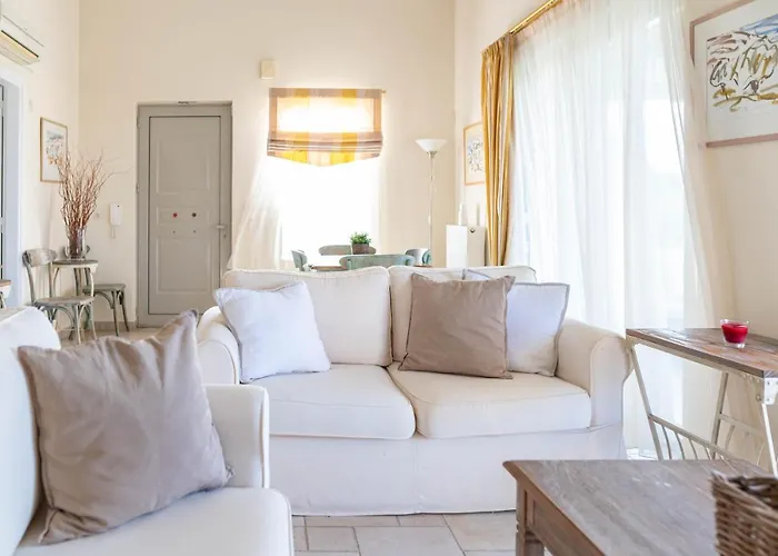 Secret With Private Pool Vilă *