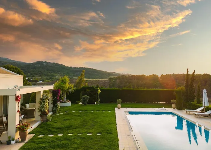 Secret With Private Pool